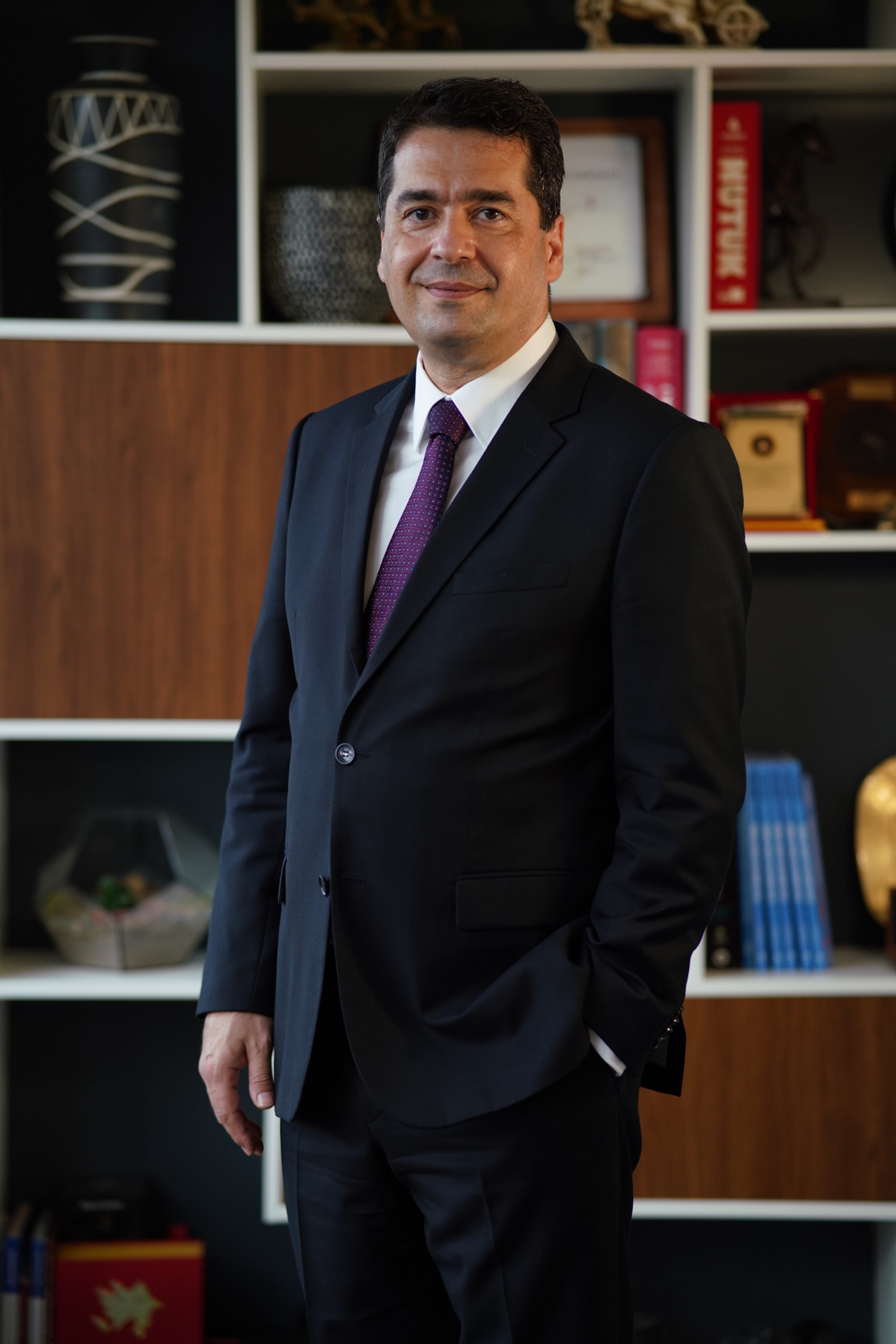 Prof. Dr. Yiğit Özer Tiftikçioğlu